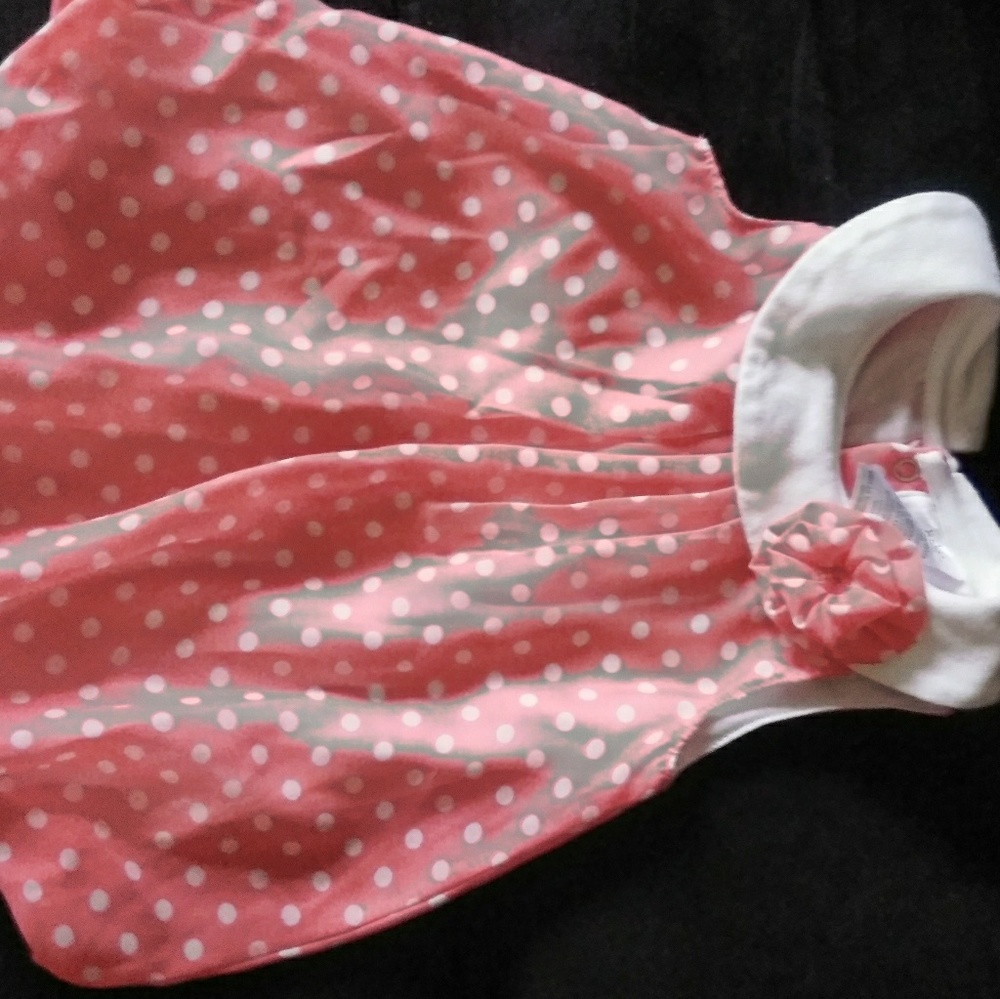 Dresses - Picture 2 of 3